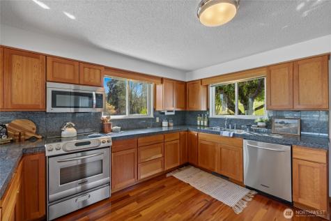 209 Bella Bella Drive Fox Island WA 98333