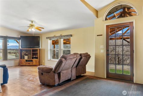1673 Highway 7 Oroville WA 98844