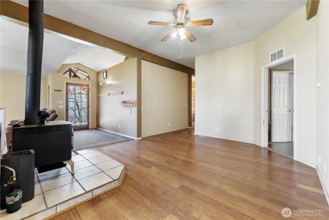 1673 Highway 7 Oroville WA 98844