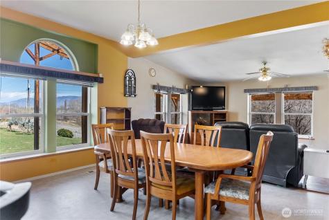 1673 Highway 7 Oroville WA 98844