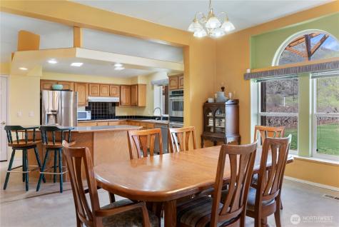 1673 Highway 7 Oroville WA 98844