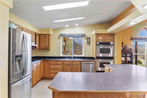 1673 Highway 7 Oroville WA 98844