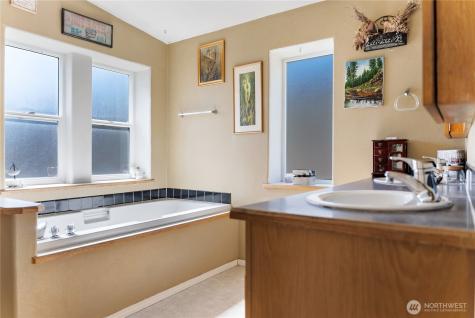 1673 Highway 7 Oroville WA 98844