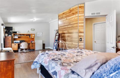 1673 Highway 7 Oroville WA 98844