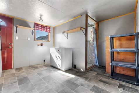 1673 Highway 7 Oroville WA 98844