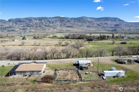 1673 Highway 7 Oroville WA 98844