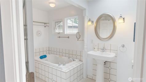 627 N Waugh Road Mount Vernon WA 98273