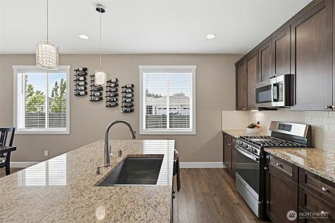 17715 125th Avenue E Puyallup WA 98374
