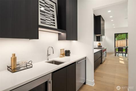 10411 NE 28th Place Bellevue WA 98004