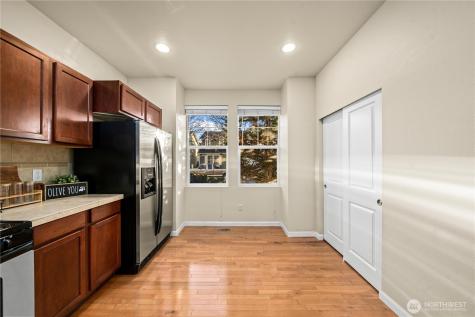 1167 32nd Place NE Auburn WA 98002