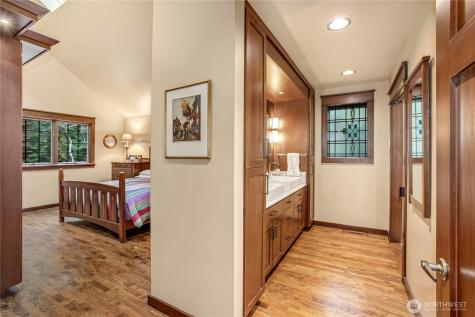 1815 102nd Place SE Bellevue WA 98004