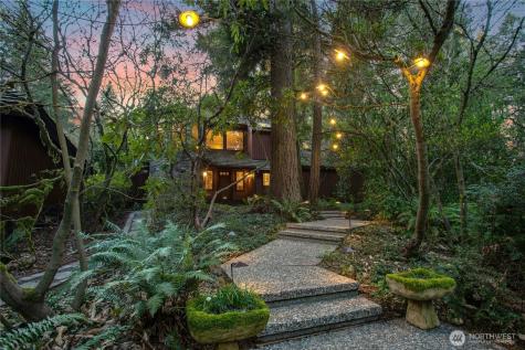 1815 102nd Place SE Bellevue WA 98004