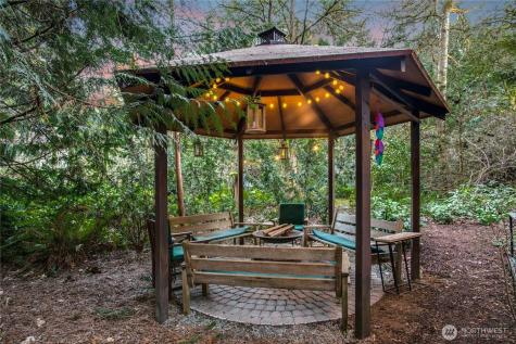 1815 102nd Place SE Bellevue WA 98004