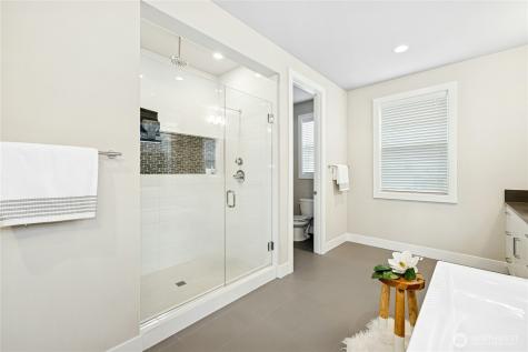 8784 NE Winslow Grove Court Bainbridge Island WA 98110