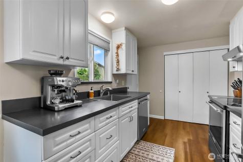 17419 Gravenstein Road Bothell WA 98012