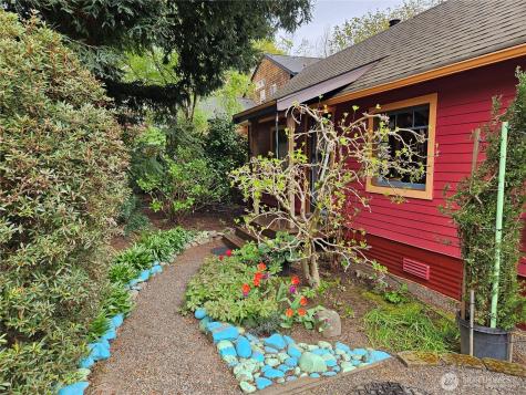 9345 NE Seaview Avenue Indianola WA 98342