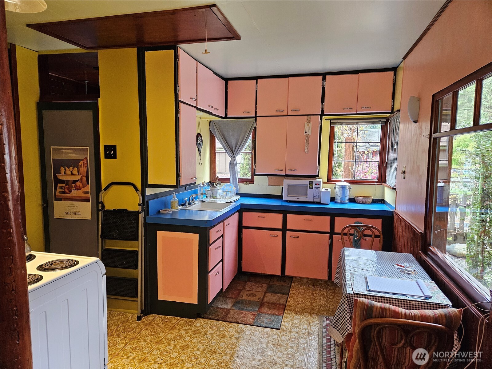 9345 NE Seaview Avenue Indianola WA 98342