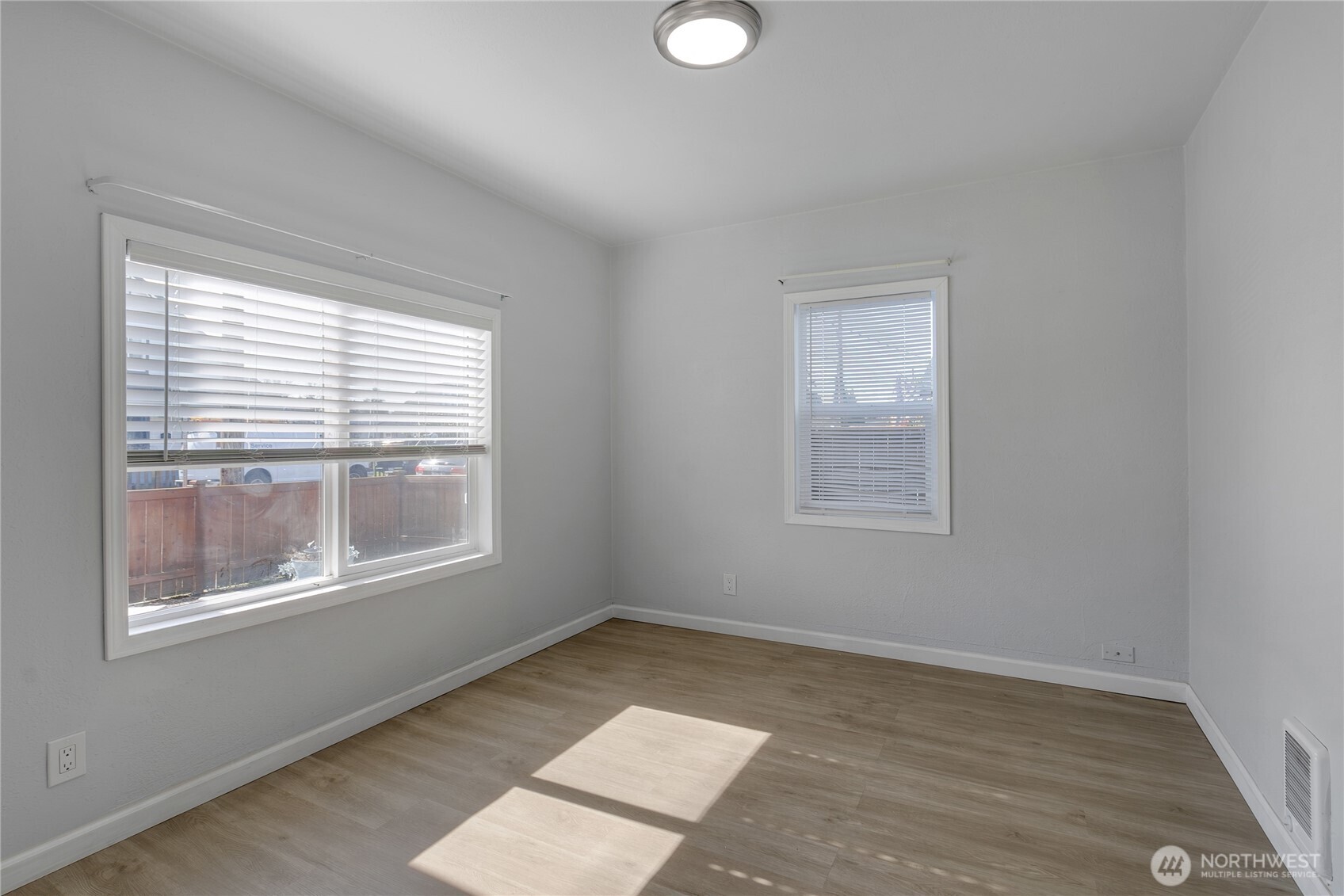 637 Elizabeth Street Sumner WA 98390