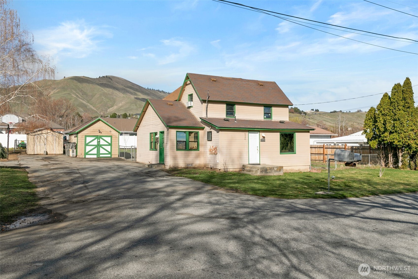 704 Woodward Drive Wenatchee WA 98801
