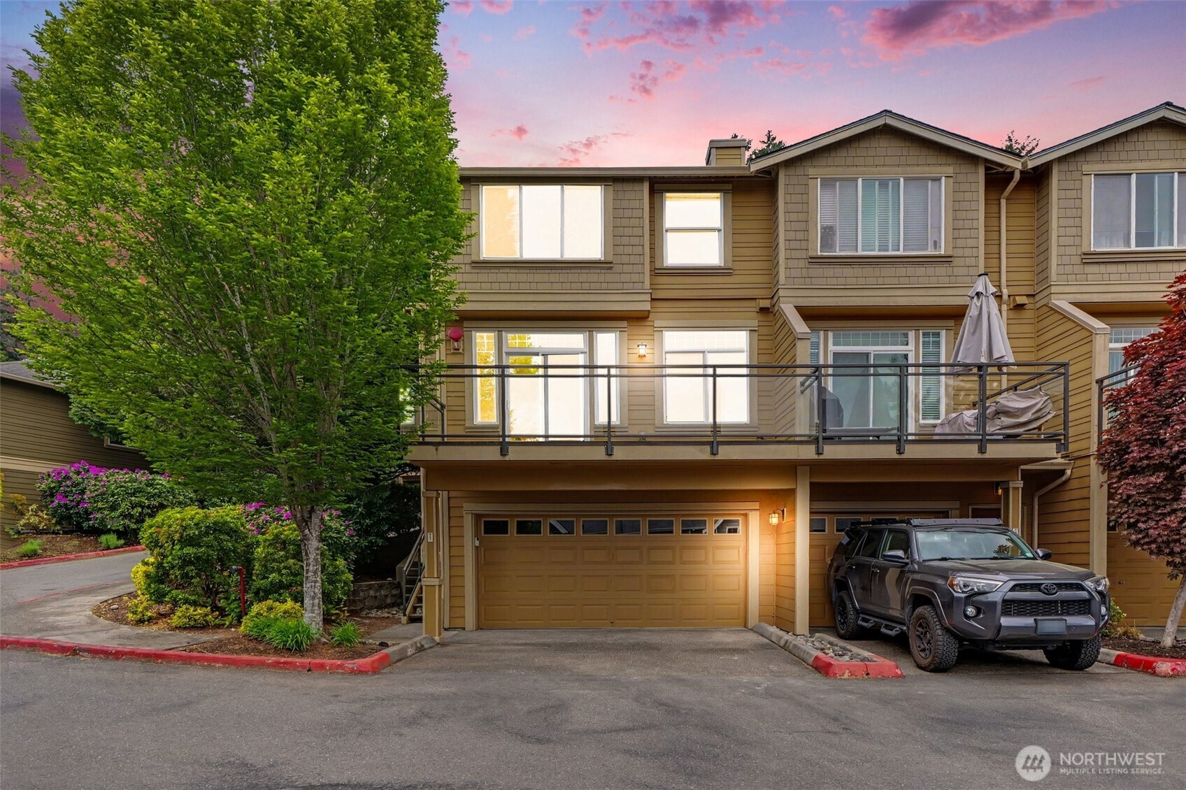 Issaquah WA, 23300 Black Nugget, Unit M1