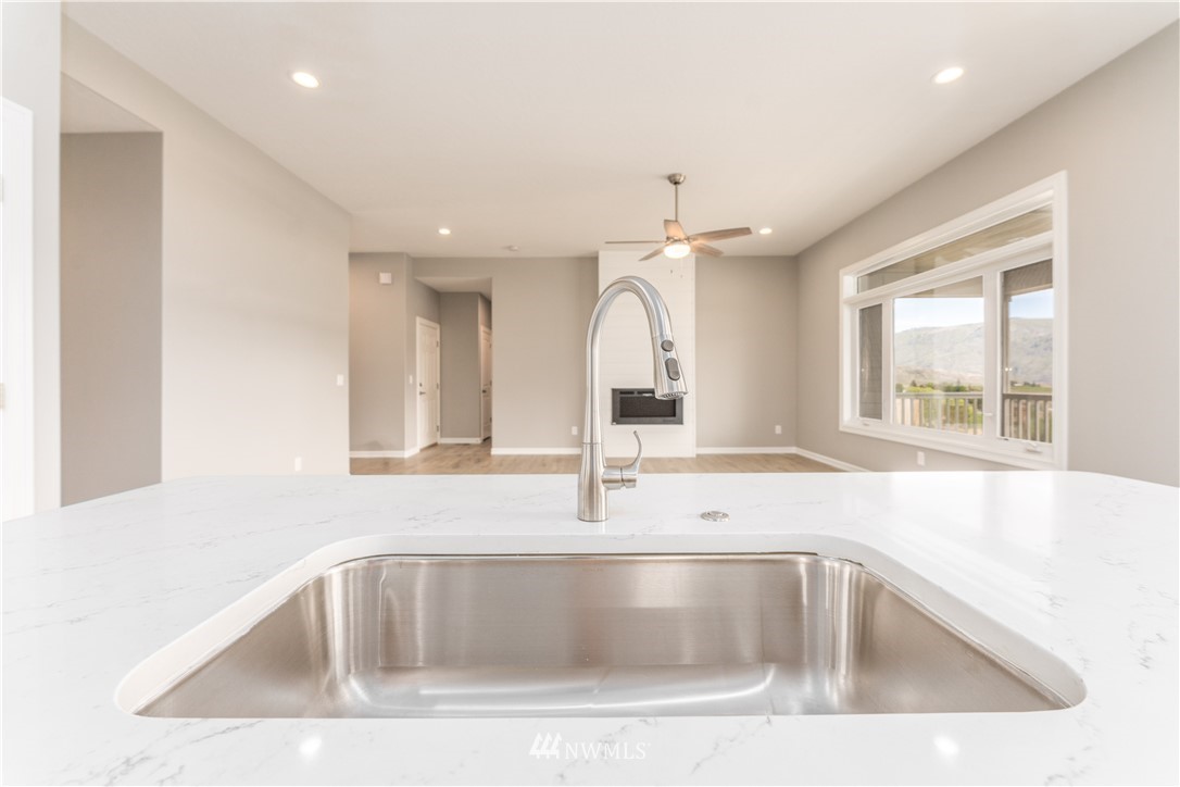 482 Sunny Brooke Lane Chelan WA 98816