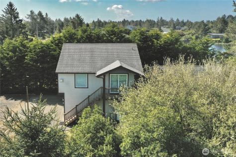 137 N Razor Clam Drive SW Ocean Shores WA 98569