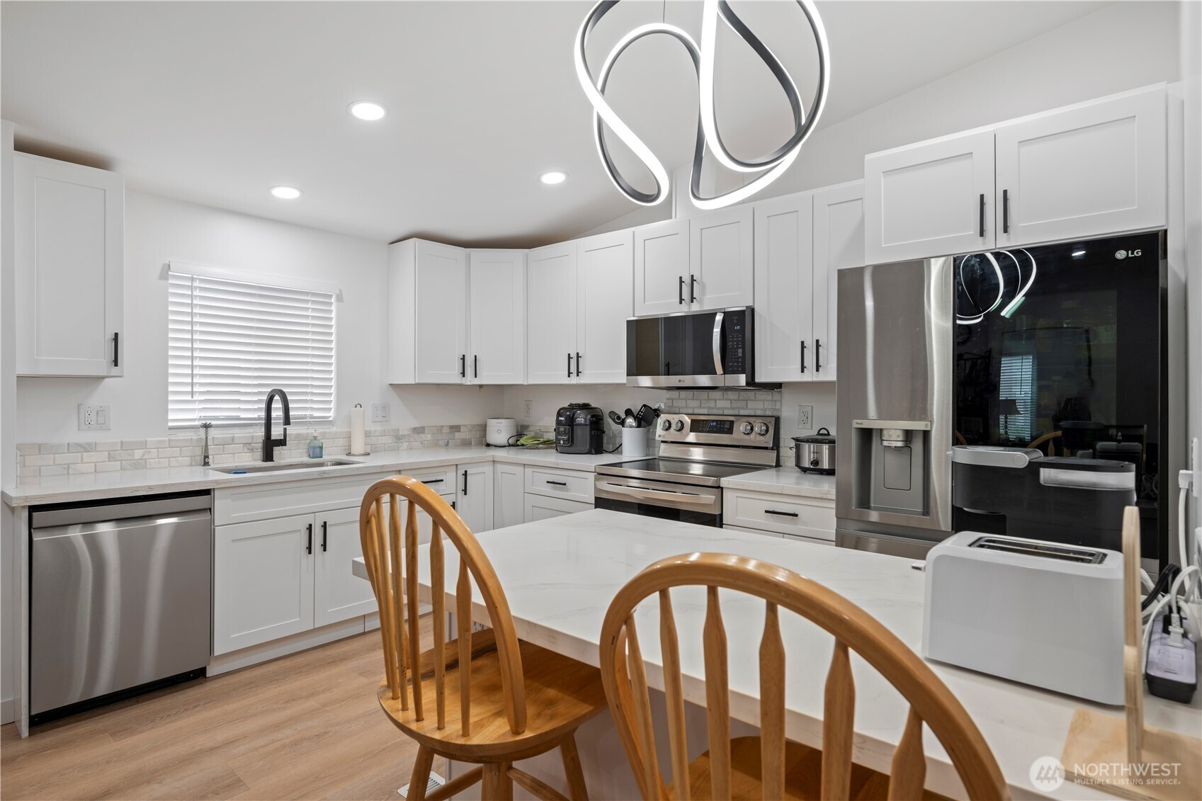 415 Lakeview Road Lynnwood WA 98087