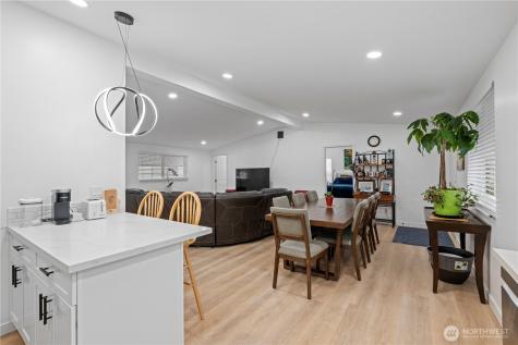 415 Lakeview Road Lynnwood WA 98087