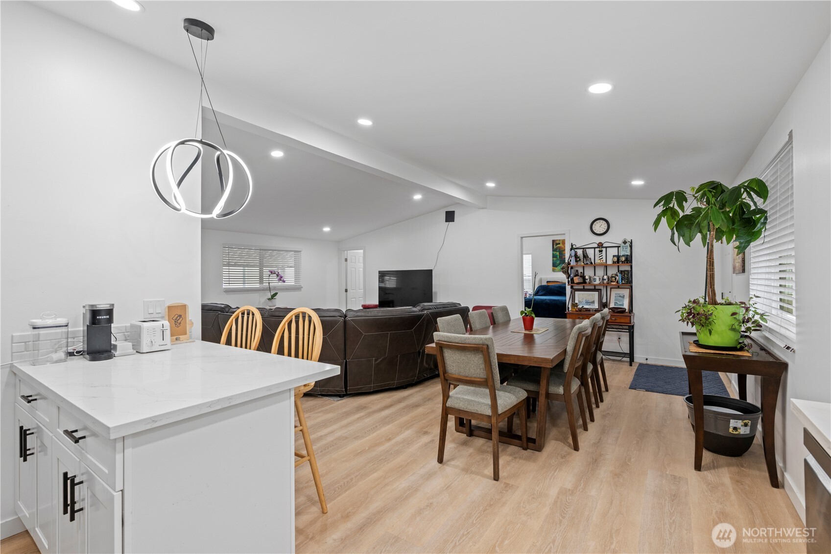 415 Lakeview Road Lynnwood WA 98087