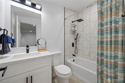 415 Lakeview Road Lynnwood WA 98087