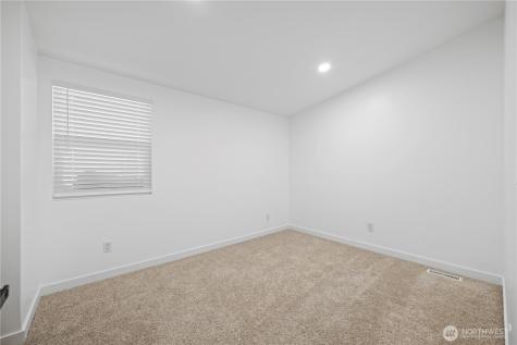 415 Lakeview Road Lynnwood WA 98087