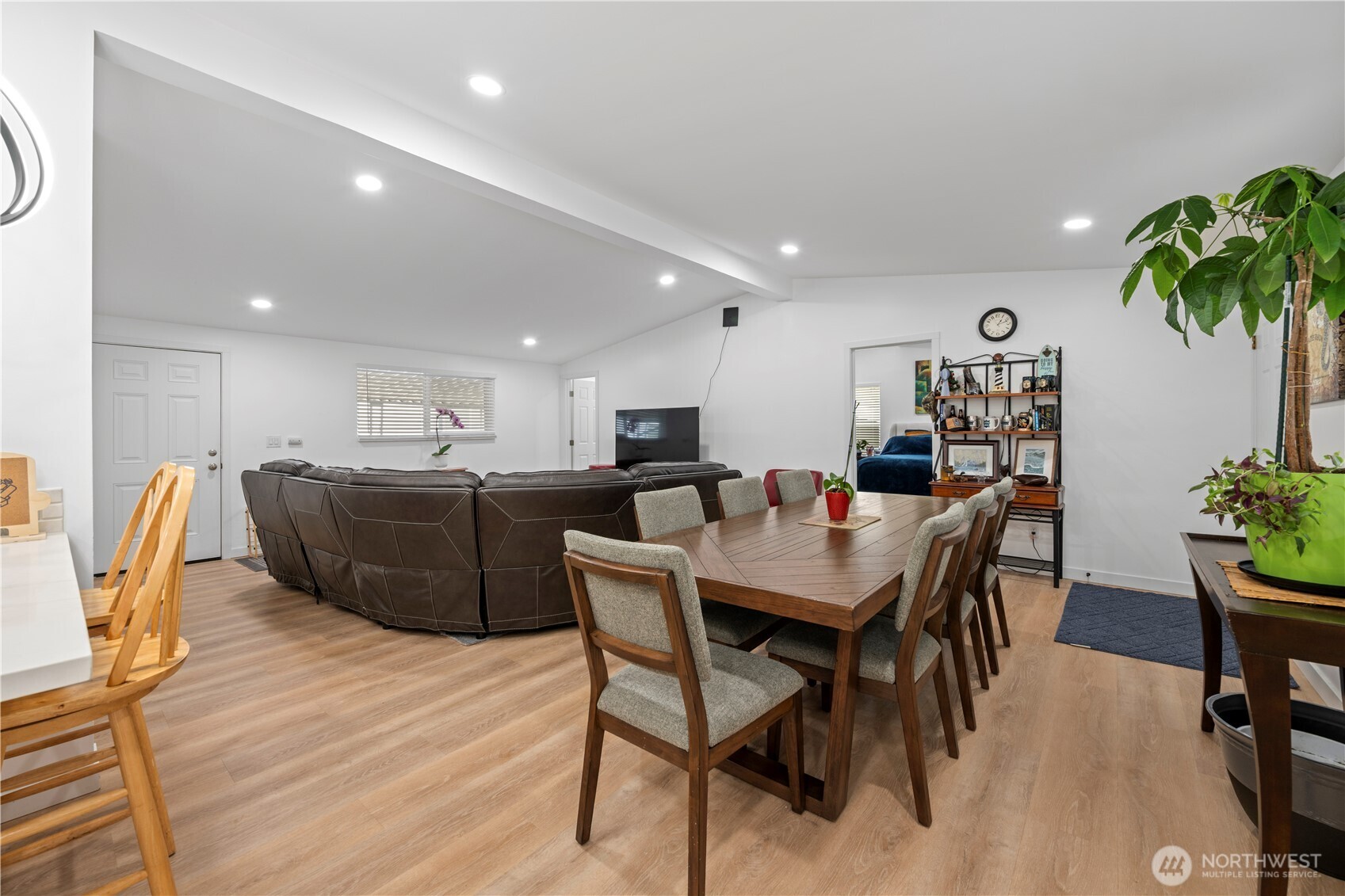 415 Lakeview Road Lynnwood WA 98087