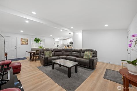 415 Lakeview Road Lynnwood WA 98087