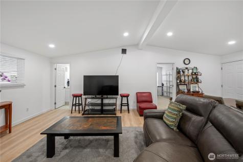 415 Lakeview Road Lynnwood WA 98087