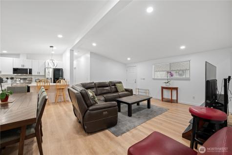 415 Lakeview Road Lynnwood WA 98087
