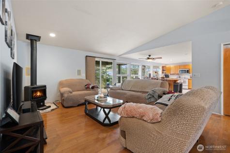 37399 Buck Road NE Hansville WA 98340