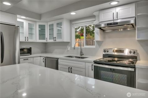 8254 NE 143rd Place Kirkland WA 98034