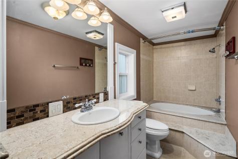 8220 37th Street Ct E Edgewood WA 98371