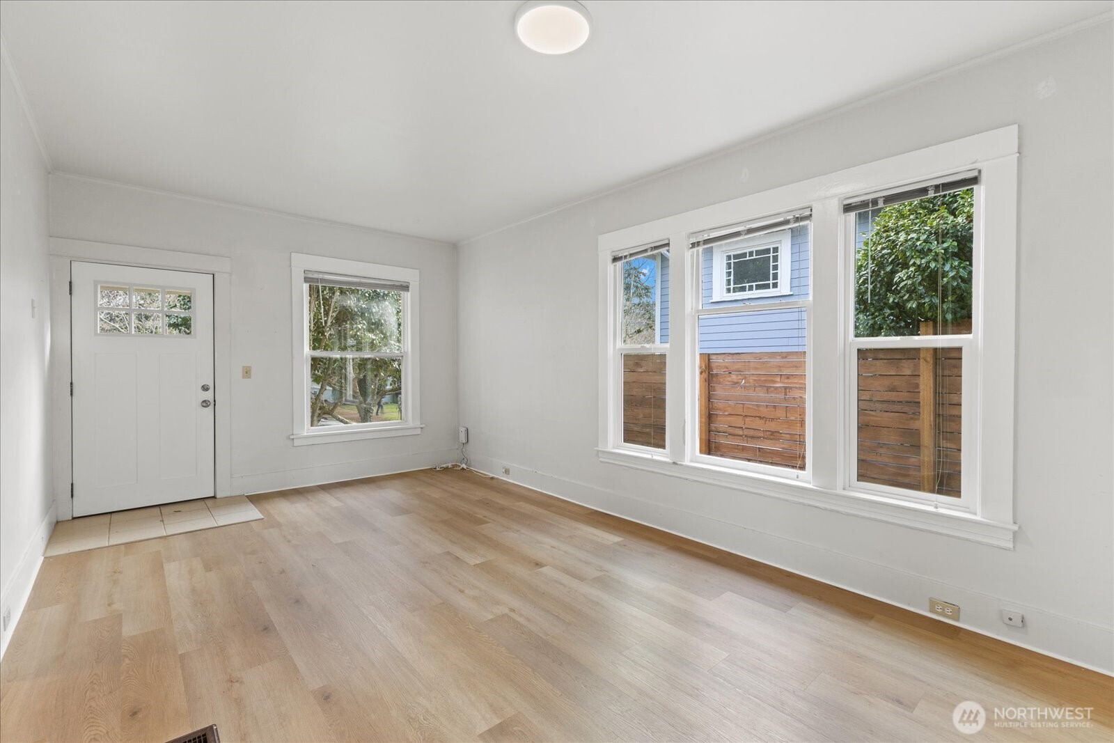 7361 17th Avenue NW Seattle WA 98117