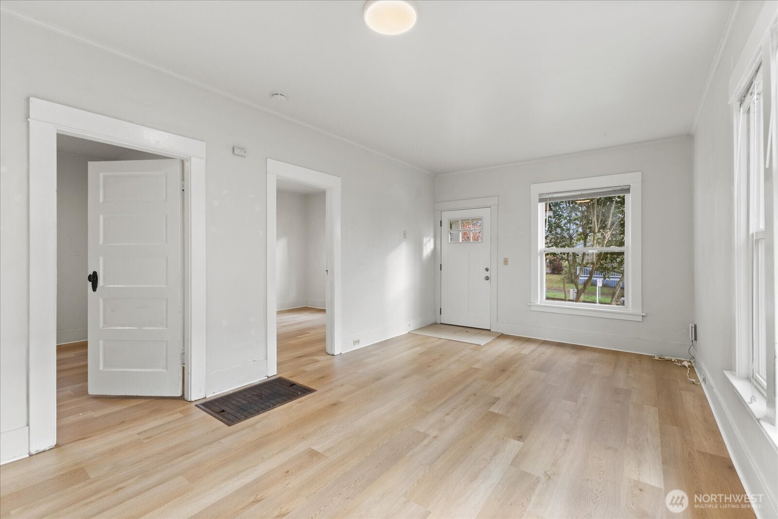 7361 17th Avenue NW Seattle WA 98117