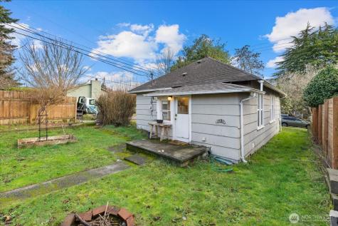 7361 17th Avenue NW Seattle WA 98117