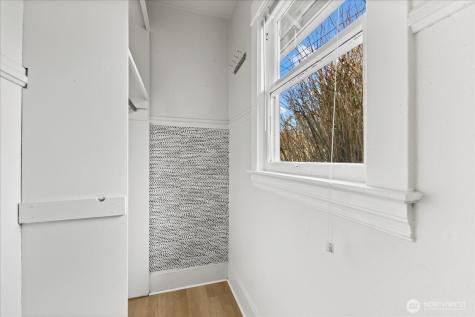 7361 17th Avenue NW Seattle WA 98117