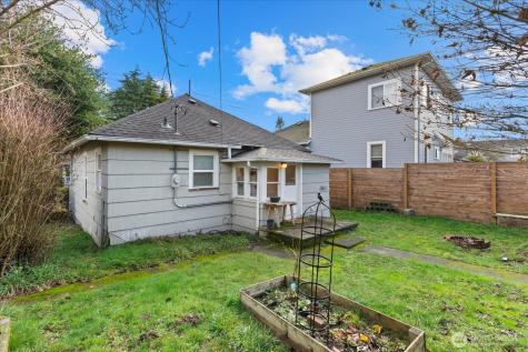 7361 17th Avenue NW Seattle WA 98117