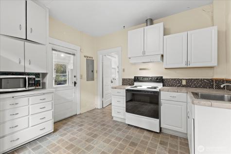 7361 17th Avenue NW Seattle WA 98117