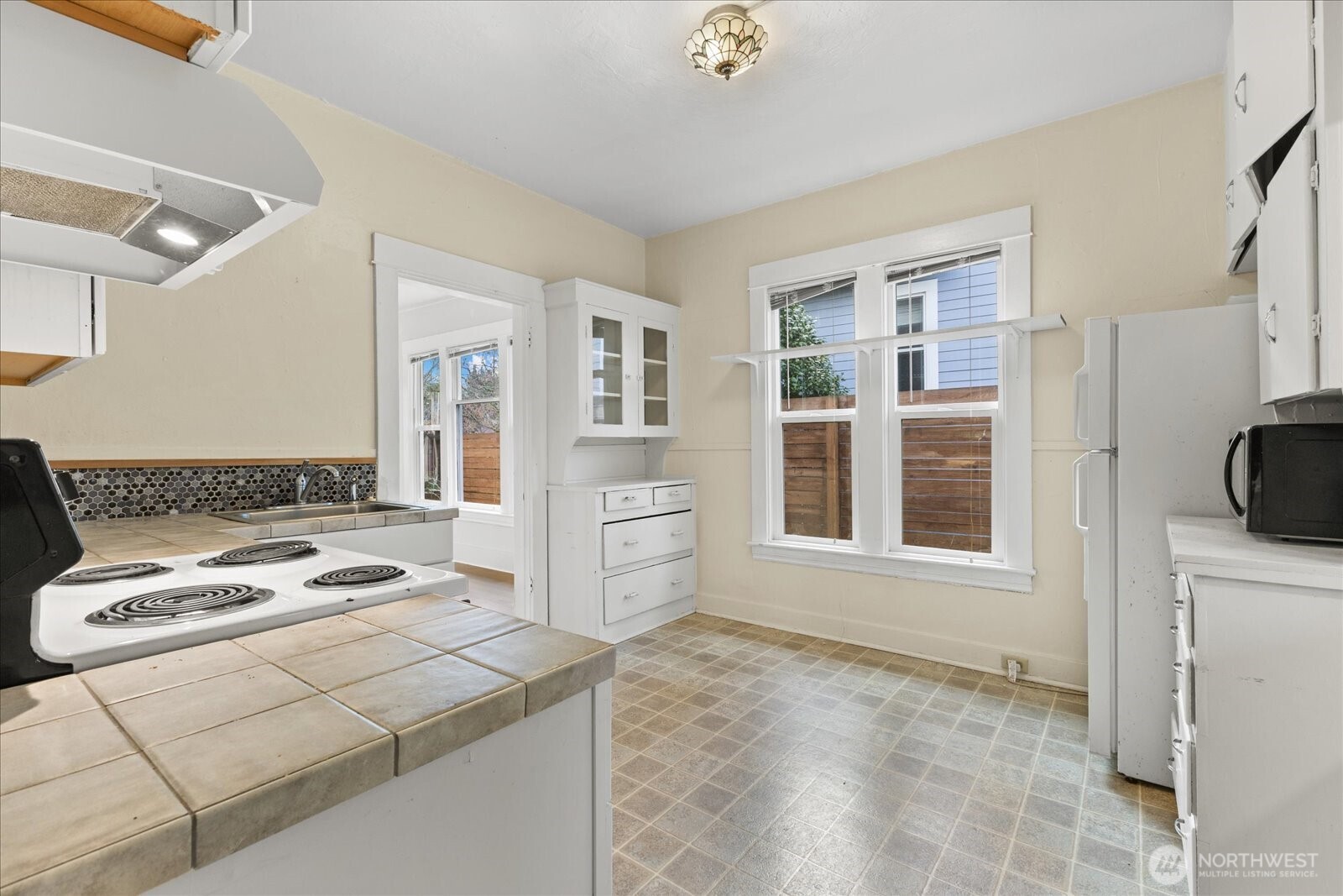 7361 17th Avenue NW Seattle WA 98117