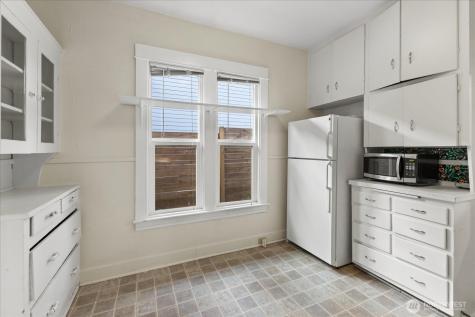 7361 17th Avenue NW Seattle WA 98117