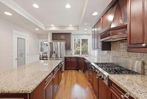 24121 NE 1st Place Sammamish WA 98074