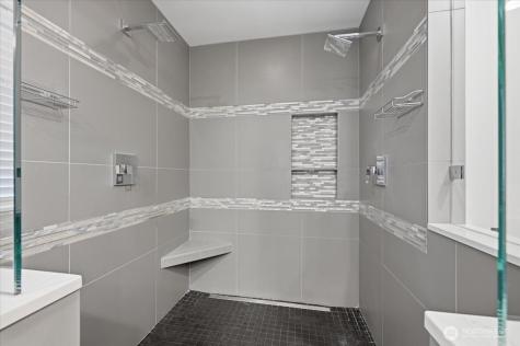 24121 NE 1st Place Sammamish WA 98074