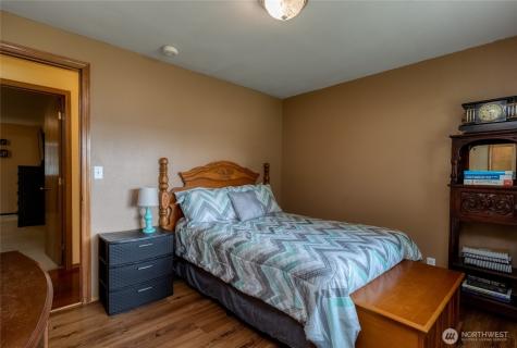 332 NE Redwood Place College Place WA 99324