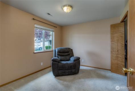 332 NE Redwood Place College Place WA 99324